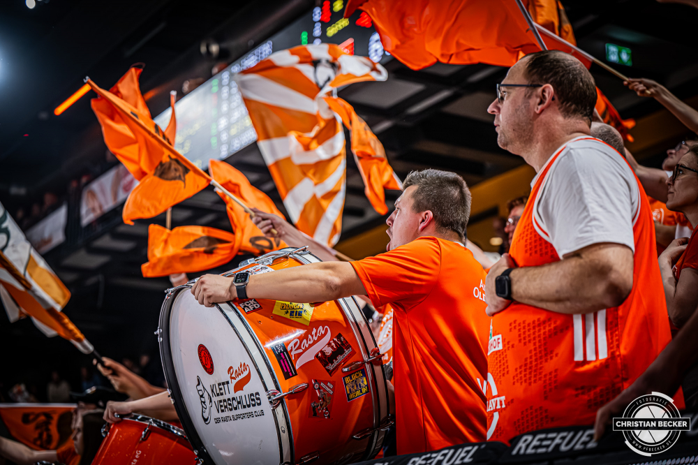 1. Basketball Bundesliga, easyCredit BBL, Saison 2025/2026, Herren, Pokal. Achtelfinale, 19.10.2025, RASTA Vechta - NINERS Chemnitz
Klettverschluss (Fanclub - RASTA Vechta) w&auml;hrend der Partie
Schlüsselwörter: 1. Bundesliga;19.10.2025;Achtelfinale;BBL;Basketball;Chemnitz;NINERS;Pokal;RASTA;RASTA Dome;Saison 2025/2026;Vechta;easycredit