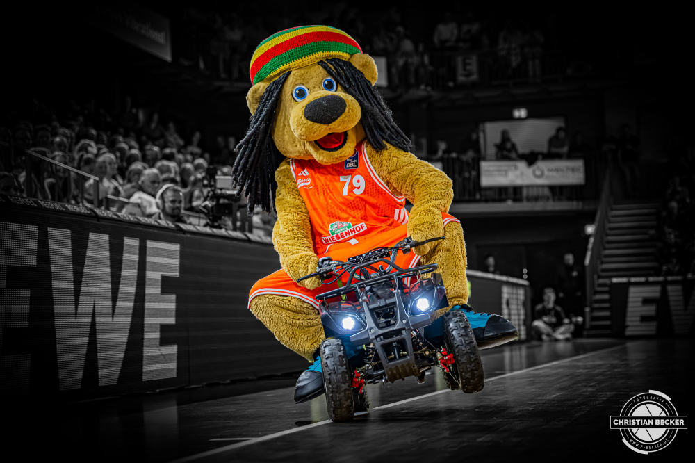 1. Basketball Bundesliga, easyCredit BBL, Saison 2025/2026, Herren, Pokal. Achtelfinale, 19.10.2025, RASTA Vechta - NINERS Chemnitz
Bob (Maskottchen - RASTA Vechta) w&auml;hrend der Partie
Schlüsselwörter: 1. Bundesliga;19.10.2025;Achtelfinale;BBL;Basketball;Chemnitz;NINERS;Pokal;RASTA;RASTA Dome;Saison 2025/2026;Vechta;easycredit