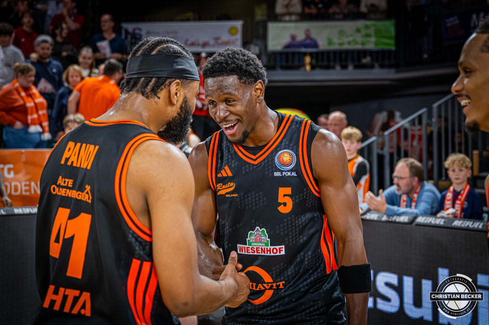 1. Basketball Bundesliga, easyCredit BBL, Saison 2025/2026, Herren, Pokal. Achtelfinale, 19.10.2025, RASTA Vechta - NINERS Chemnitz
TJ Bamba (#5 - RASTA Vechta) nach der Partie
Schlüsselwörter: 1. Bundesliga;19.10.2025;Achtelfinale;BBL;Basketball;Chemnitz;NINERS;Pokal;RASTA;RASTA Dome;Saison 2025/2026;Vechta;easycredit