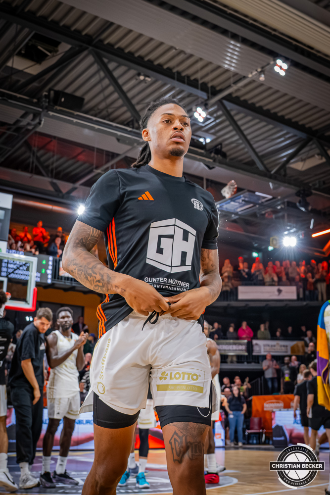 1. Basketball Bundesliga, easyCredit BBL, Saison 2025/2026, Herren, Pokal. Achtelfinale, 19.10.2025, RASTA Vechta - NINERS Chemnitz
Nike Sibande (#2 - NINERS Chemnitz) nach der Partie
Schlüsselwörter: 1. Bundesliga;19.10.2025;Achtelfinale;BBL;Basketball;Chemnitz;NINERS;Pokal;RASTA;RASTA Dome;Saison 2025/2026;Vechta;easycredit