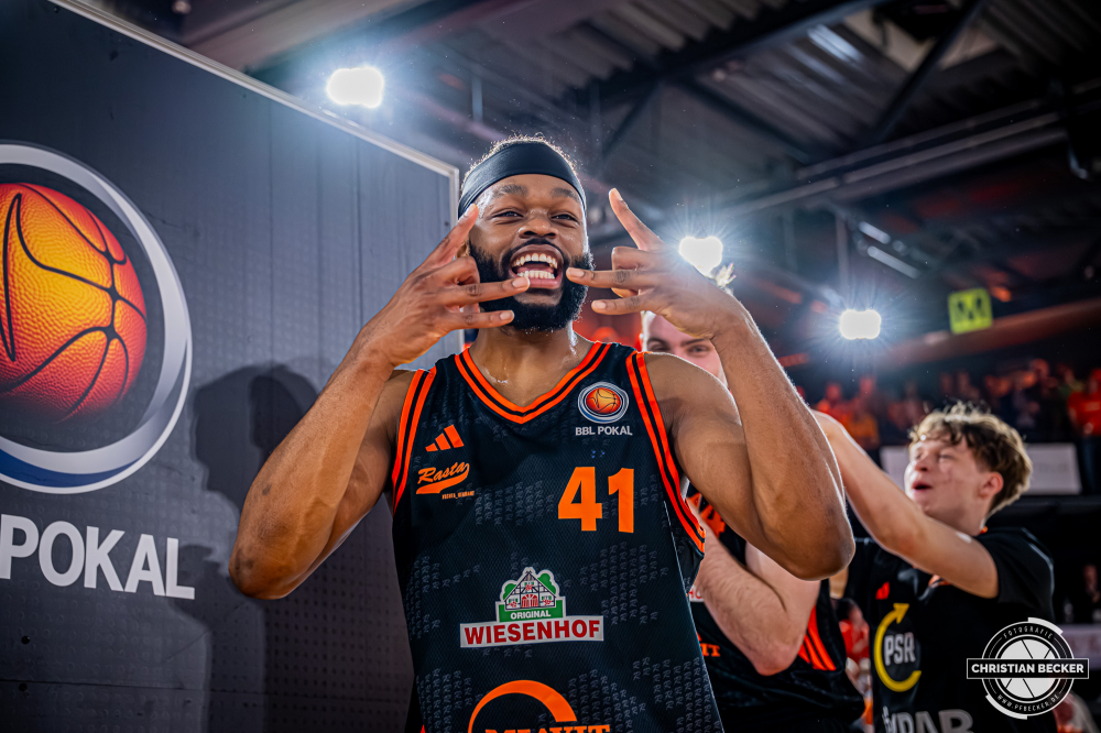 1. Basketball Bundesliga, easyCredit BBL, Saison 2025/2026, Herren, Pokal. Achtelfinale, 19.10.2025, RASTA Vechta - NINERS Chemnitz
Lloyd Pandi (#41 - RASTA Vechta) nach der Partie
Schlüsselwörter: 1. Bundesliga;19.10.2025;Achtelfinale;BBL;Basketball;Chemnitz;NINERS;Pokal;RASTA;RASTA Dome;Saison 2025/2026;Vechta;easycredit