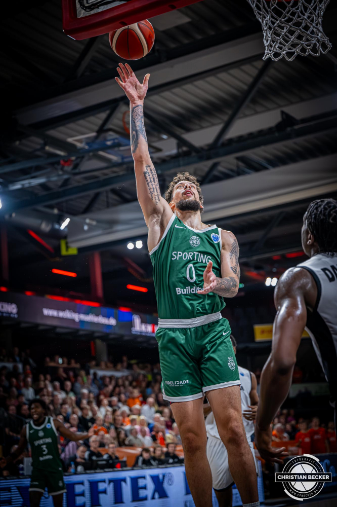 Basketball FIBA Europe Cup, Saison 2025/2026, Herren, Hauptrunde, Gruppenphase, 2. Spieltag, 22.10.2025, RASTA Vechta - Sporting CP Lissabon
Brandon Johns (#0 - Sporting CP) beim Korbleger
Schlüsselwörter: 2. Spieltag;22.10.2025;Basketball;CP;Cup;Europe;FEC;FIBA;Gruppenphase;Hauptrunde;International;Liga;Lisabon;RASTA;RASTA Dome;SCP;Saison 2025/2026;Sporting;Vechta