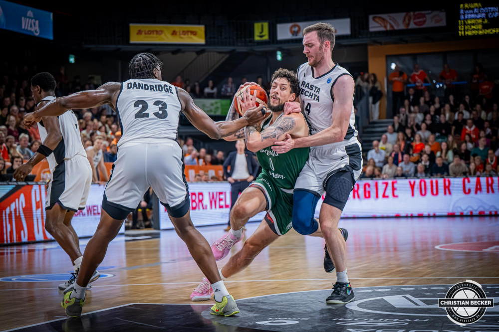 Basketball FIBA Europe Cup, Saison 2025/2026, Herren, Hauptrunde, Gruppenphase, 2. Spieltag, 22.10.2025, RASTA Vechta - Sporting CP Lissabon
Brandon Johns (#0 - Sporting CP) in Aktion
Schlüsselwörter: 2. Spieltag;22.10.2025;Basketball;CP;Cup;Europe;FEC;FIBA;Gruppenphase;Hauptrunde;International;Liga;Lisabon;RASTA;RASTA Dome;SCP;Saison 2025/2026;Sporting;Vechta