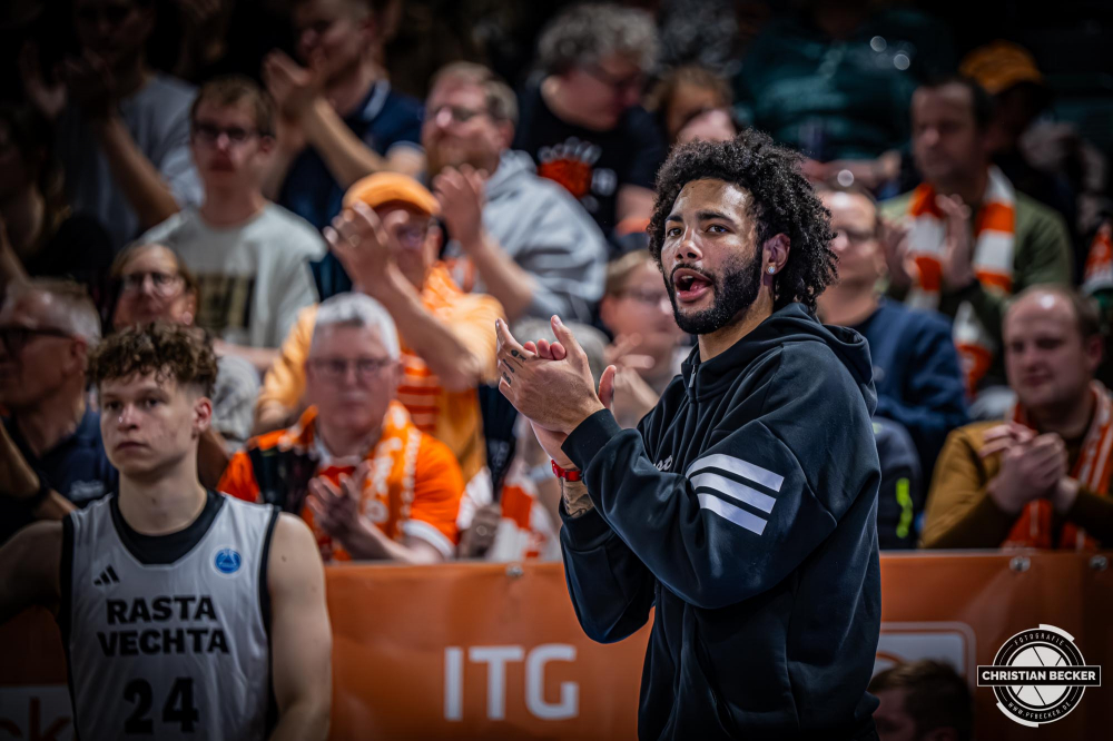 Basketball FIBA Europe Cup, Saison 2025/2026, Herren, Hauptrunde, Gruppenphase, 2. Spieltag, 22.10.2025, RASTA Vechta - Sporting CP Lissabon
Tevin Brown (#10 - RASTA Vechta) w&auml;hrend der Partie
Schlüsselwörter: 2. Spieltag;22.10.2025;Basketball;CP;Cup;Europe;FEC;FIBA;Gruppenphase;Hauptrunde;International;Liga;Lisabon;RASTA;RASTA Dome;SCP;Saison 2025/2026;Sporting;Vechta