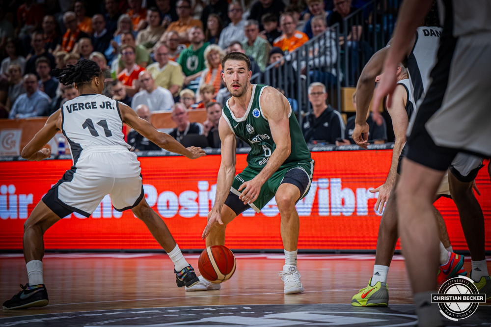 Basketball FIBA Europe Cup, Saison 2025/2026, Herren, Hauptrunde, Gruppenphase, 2. Spieltag, 22.10.2025, RASTA Vechta - Sporting CP Lissabon
Francisco Amarante (#6 - Sporting CP) in Aktion
Schlüsselwörter: 2. Spieltag;22.10.2025;Basketball;CP;Cup;Europe;FEC;FIBA;Gruppenphase;Hauptrunde;International;Liga;Lisabon;RASTA;RASTA Dome;SCP;Saison 2025/2026;Sporting;Vechta