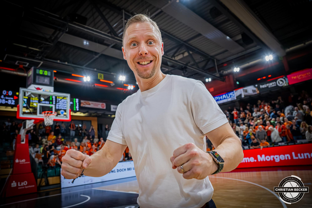 Basketball FIBA Europe Cup, Saison 2025/2026, Herren, Hauptrunde, Gruppenphase, 2. Spieltag, 22.10.2025, RASTA Vechta - Sporting CP Lissabon
Christian Held (Head-Coach - RASTA Vechta) nach der Partie
Schlüsselwörter: 2. Spieltag;22.10.2025;Basketball;CP;Cup;Europe;FEC;FIBA;Gruppenphase;Hauptrunde;International;Liga;Lisabon;RASTA;RASTA Dome;SCP;Saison 2025/2026;Sporting;Vechta