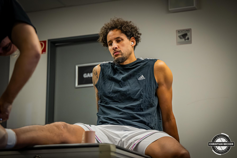 1. Basketball Bundesliga, easyCredit BBL, Saison 2025/2026, Herren, Hauptrunde, 5. Spieltag, 25.10.2025, RASTA Vechta - Telekom Baskets Bonn
Michael Kessens (#6 - Telekom Baskets Bonn) vor der Partie
Schlüsselwörter: 1. Bundesliga;25.10.2025;5. Spieltag;BBL;Basketball;Baskets;Bonn;Hauptrunde;Liga;RASTA;RASTA Dome;Saison 2025/2026;Telekom;Vechta;easycredit