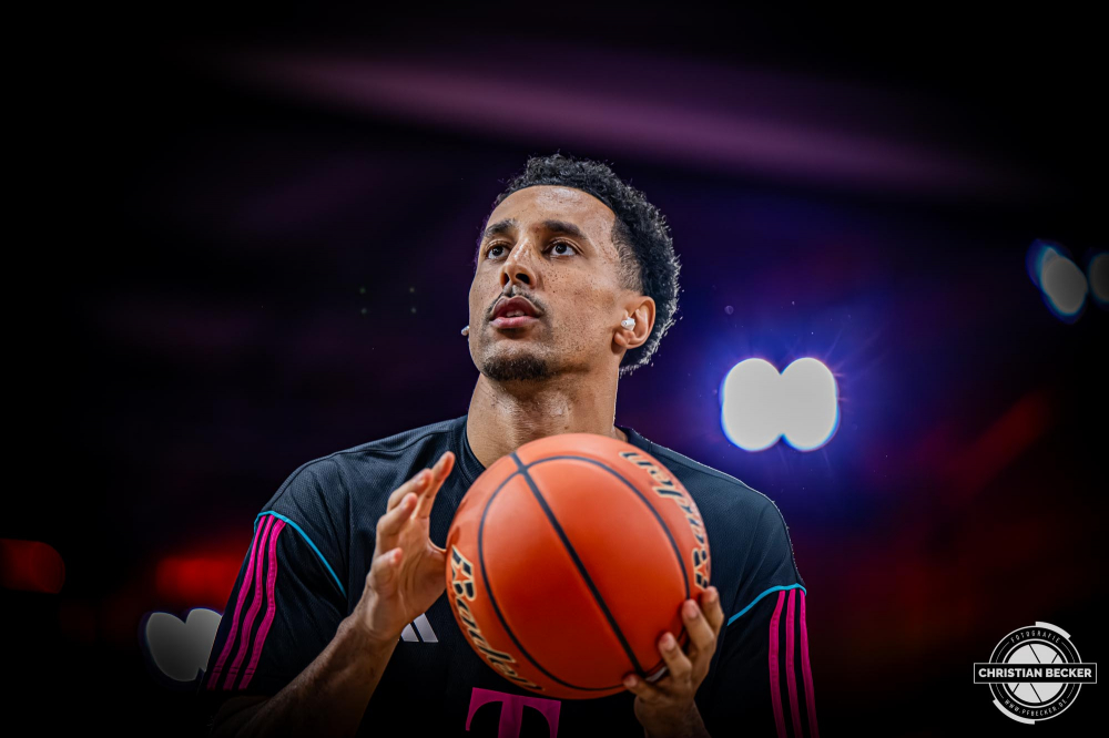 1. Basketball Bundesliga, easyCredit BBL, Saison 2025/2026, Herren, Hauptrunde, 5. Spieltag, 25.10.2025, RASTA Vechta - Telekom Baskets Bonn
Joel Aminu (#21 - Telekom Baskets Bonn) vor der Partie
Schlüsselwörter: 1. Bundesliga;25.10.2025;5. Spieltag;BBL;Basketball;Baskets;Bonn;Hauptrunde;Liga;RASTA;RASTA Dome;Saison 2025/2026;Telekom;Vechta;easycredit