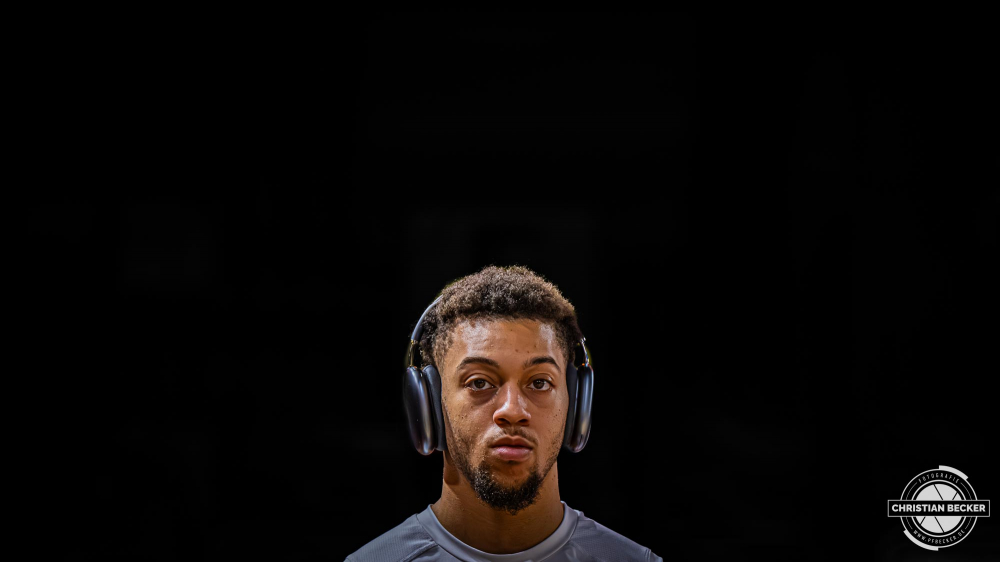 1. Basketball Bundesliga, easyCredit BBL, Saison 2025/2026, Herren, Hauptrunde, 5. Spieltag, 25.10.2025, RASTA Vechta - Telekom Baskets Bonn
Alijah Comithier (#2 - Telekom Baskets Bonn) vor der Partie
Schlüsselwörter: 1. Bundesliga;25.10.2025;5. Spieltag;BBL;Basketball;Baskets;Bonn;Hauptrunde;Liga;RASTA;RASTA Dome;Saison 2025/2026;Telekom;Vechta;easycredit