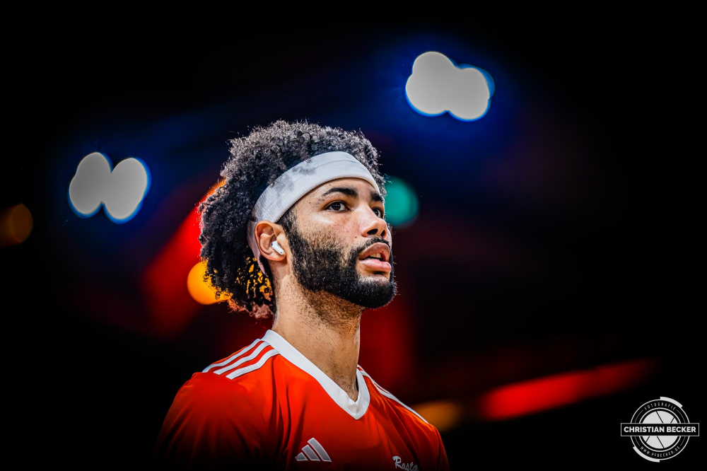 1. Basketball Bundesliga, easyCredit BBL, Saison 2025/2026, Herren, Hauptrunde, 5. Spieltag, 25.10.2025, RASTA Vechta - Telekom Baskets Bonn
Tevin Brown (#10 - RASTA Vechta) vor der Partie
Schlüsselwörter: 1. Bundesliga;25.10.2025;5. Spieltag;BBL;Basketball;Baskets;Bonn;Hauptrunde;Liga;RASTA;RASTA Dome;Saison 2025/2026;Telekom;Vechta;easycredit