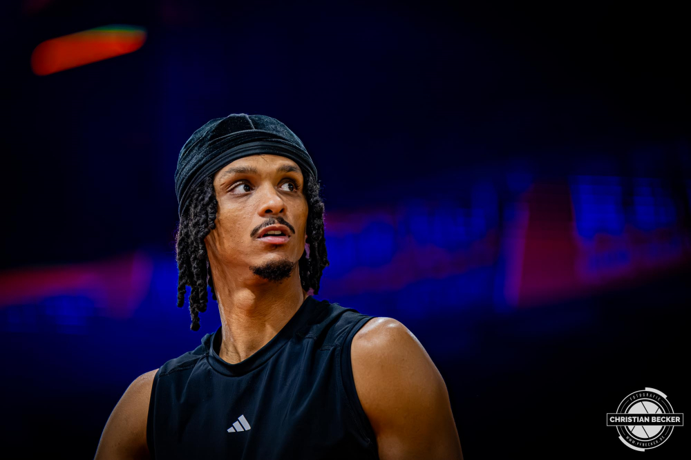 1. Basketball Bundesliga, easyCredit BBL, Saison 2025/2026, Herren, Hauptrunde, 5. Spieltag, 25.10.2025, RASTA Vechta - Telekom Baskets Bonn
Alonzo Verge (#11 - RASTA Vechta) vor der Partie
Schlüsselwörter: 1. Bundesliga;25.10.2025;5. Spieltag;BBL;Basketball;Baskets;Bonn;Hauptrunde;Liga;RASTA;RASTA Dome;Saison 2025/2026;Telekom;Vechta;easycredit