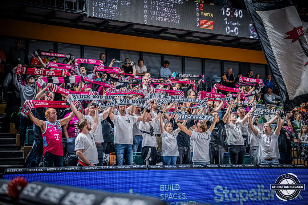 1. Basketball Bundesliga, easyCredit BBL, Saison 2025/2026, Herren, Hauptrunde, 5. Spieltag, 25.10.2025, RASTA Vechta - Telekom Baskets Bonn
Die Fans der Telekom Baskets Bonn vor der Partie
Schlüsselwörter: 1. Bundesliga;25.10.2025;5. Spieltag;BBL;Basketball;Baskets;Bonn;Hauptrunde;Liga;RASTA;RASTA Dome;Saison 2025/2026;Telekom;Vechta;easycredit