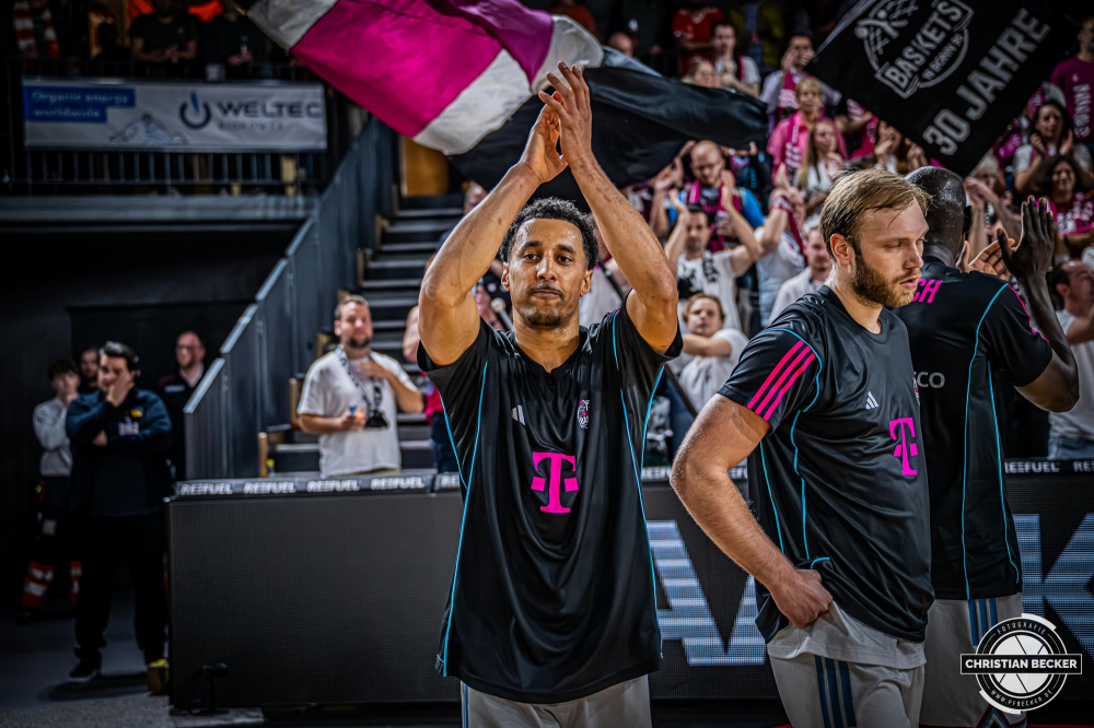 1. Basketball Bundesliga, easyCredit BBL, Saison 2025/2026, Herren, Hauptrunde, 5. Spieltag, 25.10.2025, RASTA Vechta - Telekom Baskets Bonn
Joel Aminu (#21 - Telekom Baskets Bonn) vor der Partie
Schlüsselwörter: 1. Bundesliga;25.10.2025;5. Spieltag;BBL;Basketball;Baskets;Bonn;Hauptrunde;Liga;RASTA;RASTA Dome;Saison 2025/2026;Telekom;Vechta;easycredit