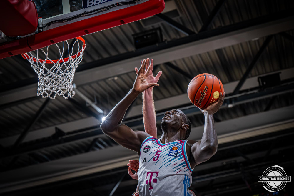 1. Basketball Bundesliga, easyCredit BBL, Saison 2025/2026, Herren, Hauptrunde, 5. Spieltag, 25.10.2025, RASTA Vechta - Telekom Baskets Bonn
Tylan Birts (#5 - Telekom Baskets Bonn) beim Korbleger
Schlüsselwörter: 1. Bundesliga;25.10.2025;5. Spieltag;BBL;Basketball;Baskets;Bonn;Hauptrunde;Liga;RASTA;RASTA Dome;Saison 2025/2026;Telekom;Vechta;easycredit