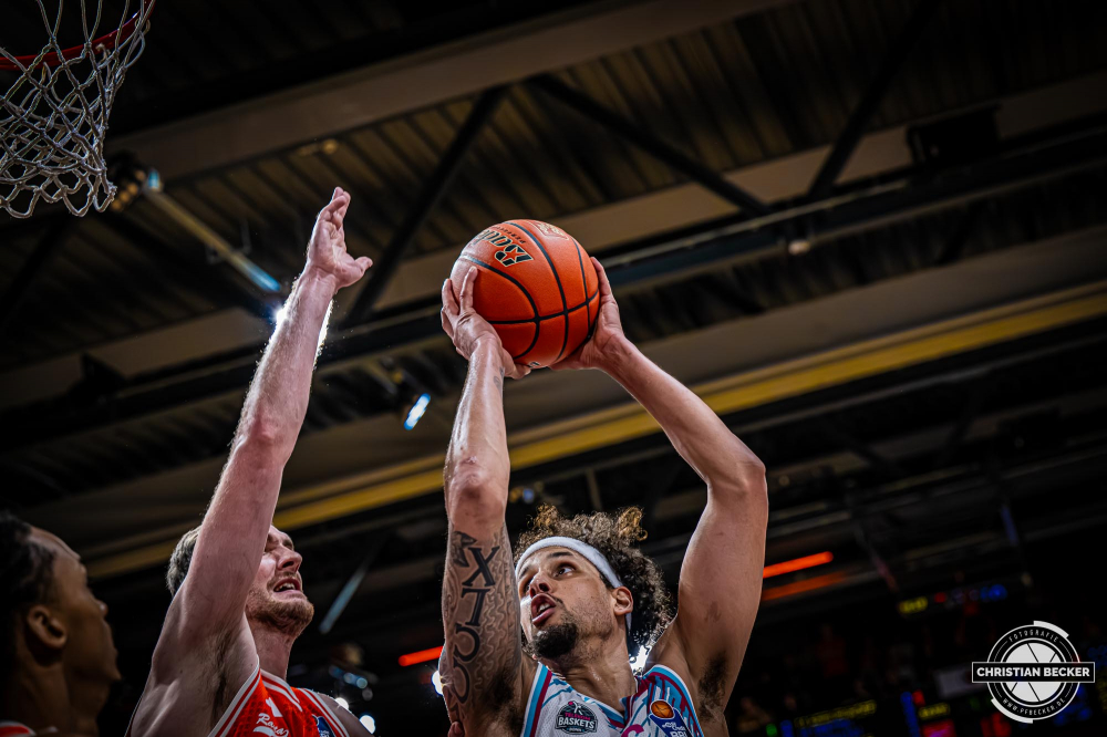 1. Basketball Bundesliga, easyCredit BBL, Saison 2025/2026, Herren, Hauptrunde, 5. Spieltag, 25.10.2025, RASTA Vechta - Telekom Baskets Bonn
Michael Kessens (#6 - Telekom Baskets Bonn) beim Korbleger
Schlüsselwörter: 1. Bundesliga;25.10.2025;5. Spieltag;BBL;Basketball;Baskets;Bonn;Hauptrunde;Liga;RASTA;RASTA Dome;Saison 2025/2026;Telekom;Vechta;easycredit