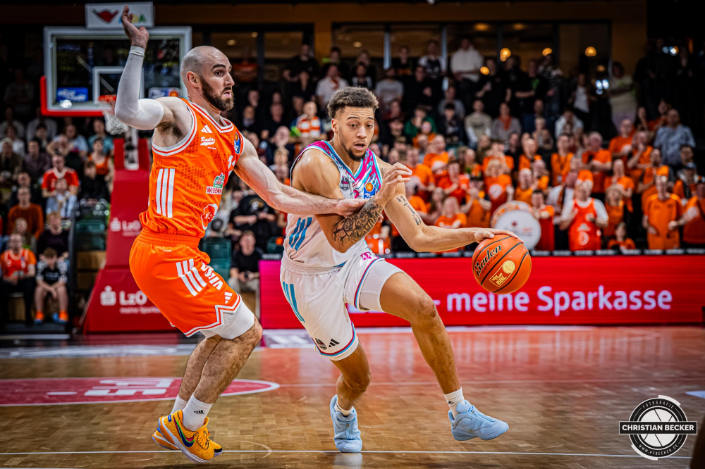1. Basketball Bundesliga, easyCredit BBL, Saison 2025/2026, Herren, Hauptrunde, 5. Spieltag, 25.10.2025, RASTA Vechta - Telekom Baskets Bonn
Alijah Comithier (#2 - Telekom Baskets Bonn) in Aktion
Schlüsselwörter: 1. Bundesliga;25.10.2025;5. Spieltag;BBL;Basketball;Baskets;Bonn;Hauptrunde;Liga;RASTA;RASTA Dome;Saison 2025/2026;Telekom;Vechta;easycredit