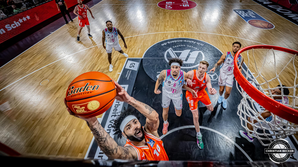 1. Basketball Bundesliga, easyCredit BBL, Saison 2025/2026, Herren, Hauptrunde, 5. Spieltag, 25.10.2025, RASTA Vechta - Telekom Baskets Bonn
Tevin Brown (#10 - RASTA Vechta) beim Korbleger
Schlüsselwörter: 1. Bundesliga;25.10.2025;5. Spieltag;BBL;Basketball;Baskets;Bonn;Hauptrunde;Liga;RASTA;RASTA Dome;Saison 2025/2026;Telekom;Vechta;easycredit