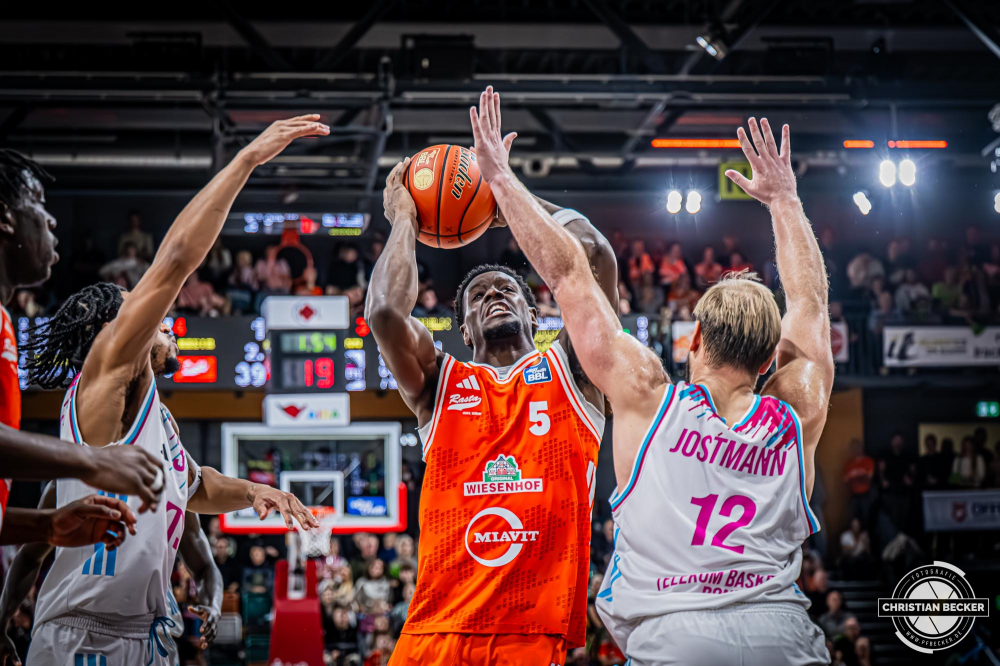1. Basketball Bundesliga, easyCredit BBL, Saison 2025/2026, Herren, Hauptrunde, 5. Spieltag, 25.10.2025, RASTA Vechta - Telekom Baskets Bonn
TJ Bamba (#5 - RASTA Vechta) in Aktion
Schlüsselwörter: 1. Bundesliga;25.10.2025;5. Spieltag;BBL;Basketball;Baskets;Bonn;Hauptrunde;Liga;RASTA;RASTA Dome;Saison 2025/2026;Telekom;Vechta;easycredit