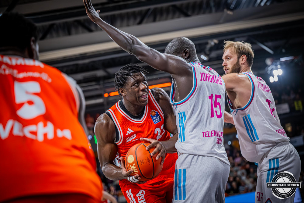 1. Basketball Bundesliga, easyCredit BBL, Saison 2025/2026, Herren, Hauptrunde, 5. Spieltag, 25.10.2025, RASTA Vechta - Telekom Baskets Bonn
Malcolm Dandridge (#23 - RASTA Vechta) in Aktion
Schlüsselwörter: 1. Bundesliga;25.10.2025;5. Spieltag;BBL;Basketball;Baskets;Bonn;Hauptrunde;Liga;RASTA;RASTA Dome;Saison 2025/2026;Telekom;Vechta;easycredit