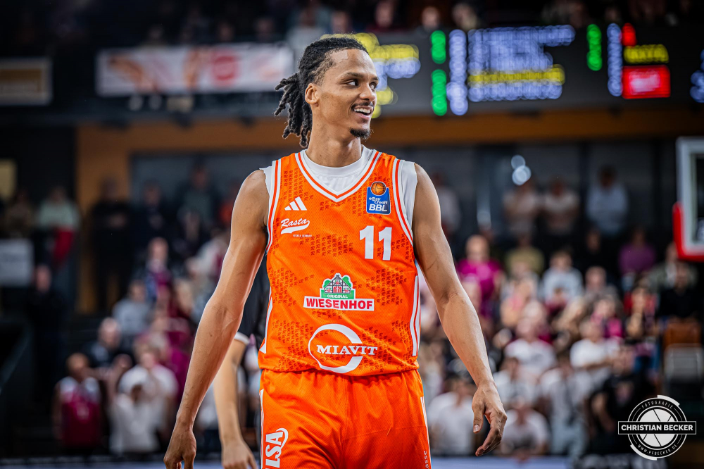 1. Basketball Bundesliga, easyCredit BBL, Saison 2025/2026, Herren, Hauptrunde, 5. Spieltag, 25.10.2025, RASTA Vechta - Telekom Baskets Bonn
Alonzo Verge (#11 - RASTA Vechta) w&auml;hrend der Partie
Schlüsselwörter: 1. Bundesliga;25.10.2025;5. Spieltag;BBL;Basketball;Baskets;Bonn;Hauptrunde;Liga;RASTA;RASTA Dome;Saison 2025/2026;Telekom;Vechta;easycredit