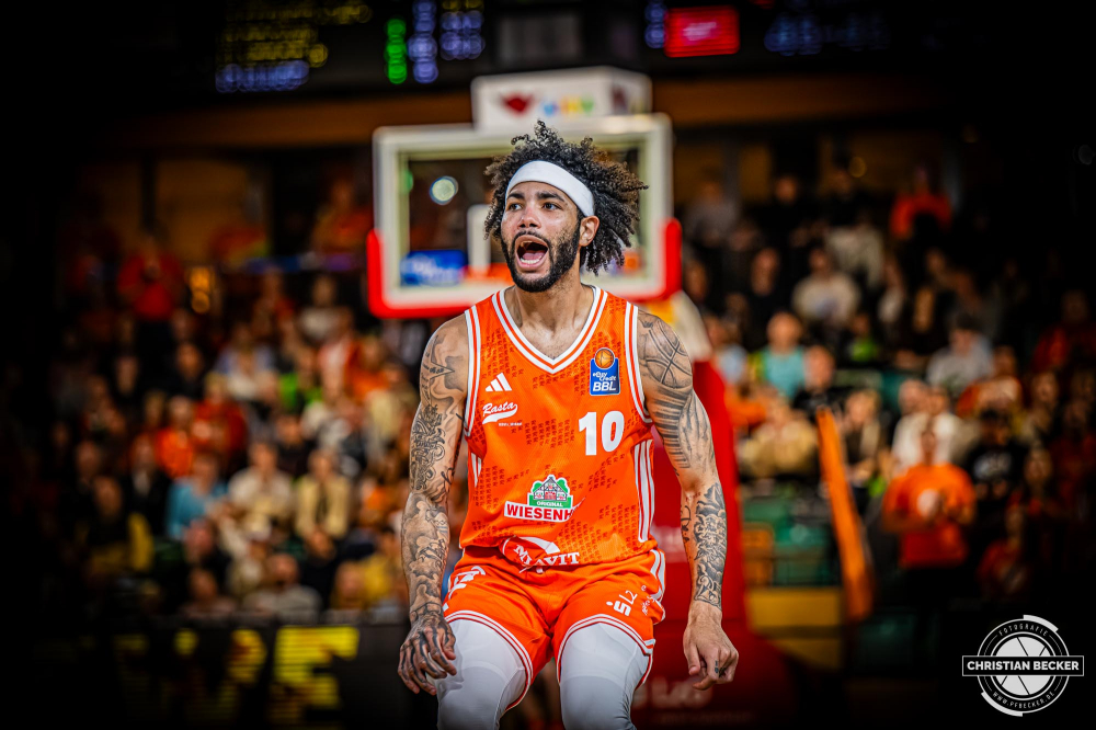 1. Basketball Bundesliga, easyCredit BBL, Saison 2025/2026, Herren, Hauptrunde, 5. Spieltag, 25.10.2025, RASTA Vechta - Telekom Baskets Bonn
Tevin Brown (#10 - RASTA Vechta) w&auml;hrend der Partie
Schlüsselwörter: 1. Bundesliga;25.10.2025;5. Spieltag;BBL;Basketball;Baskets;Bonn;Hauptrunde;Liga;RASTA;RASTA Dome;Saison 2025/2026;Telekom;Vechta;easycredit