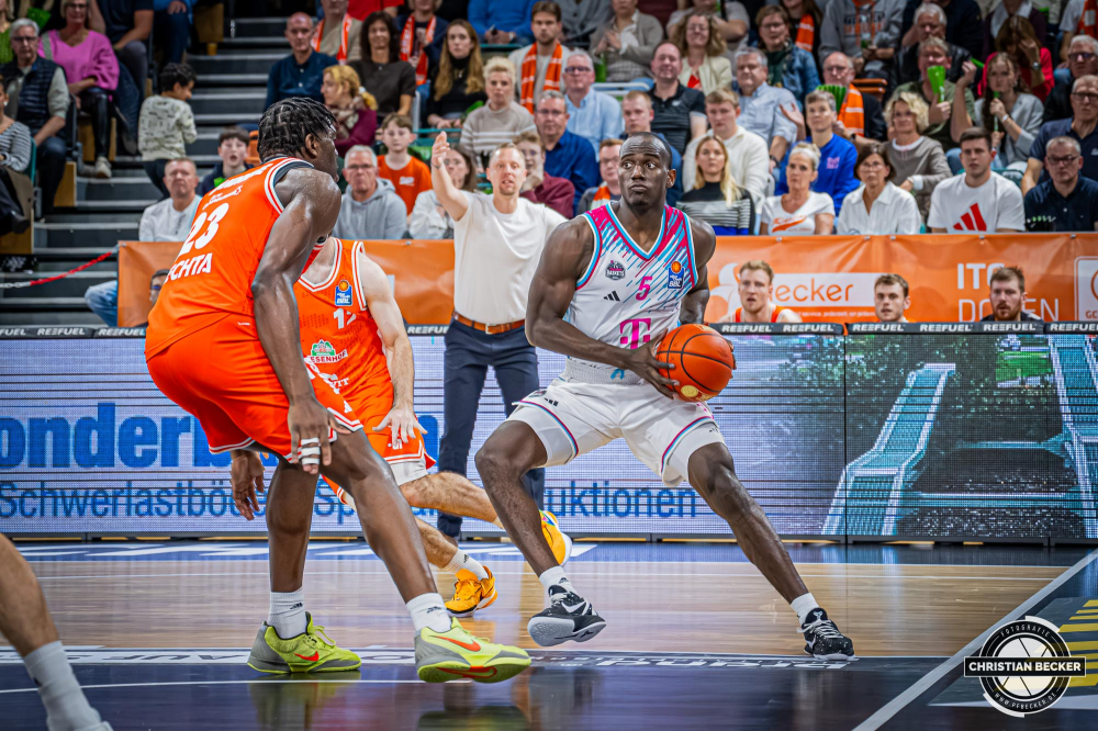 1. Basketball Bundesliga, easyCredit BBL, Saison 2025/2026, Herren, Hauptrunde, 5. Spieltag, 25.10.2025, RASTA Vechta - Telekom Baskets Bonn
Tylan Birts (#5 - Telekom Baskets Bonn) in Aktion
Schlüsselwörter: 1. Bundesliga;25.10.2025;5. Spieltag;BBL;Basketball;Baskets;Bonn;Hauptrunde;Liga;RASTA;RASTA Dome;Saison 2025/2026;Telekom;Vechta;easycredit