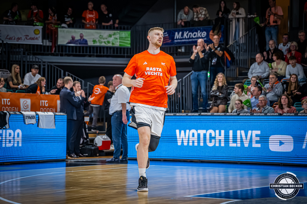 Basketball FIBA Europe Cup, Saison 2025/2026, Herren, Hauptrunde, Gruppenphase, 4. Spieltag, 05.11.2025, RASTA Vechta - CS Valcea 1924
Luc van Slooten (#6 - RASTA Vechta) vor der Partie
Schlüsselwörter: 05.11.2025;1924;4. Spieltag;Basketball;CS;Cup;Europe;FEC;FIBA;Gruppenphase;Hauptrunde;International;Liga;RASTA;RASTA Dome;Saison 2025/2026;Valcea;Vechta