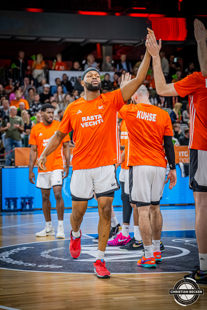 Basketball FIBA Europe Cup, Saison 2025/2026, Herren, Hauptrunde, Gruppenphase, 4. Spieltag, 05.11.2025, RASTA Vechta - CS Valcea 1924
Lloyd Pandi (#41 - RASTA Vechta) vor der Partie
Schlüsselwörter: 05.11.2025;1924;4. Spieltag;Basketball;CS;Cup;Europe;FEC;FIBA;Gruppenphase;Hauptrunde;International;Liga;RASTA;RASTA Dome;Saison 2025/2026;Valcea;Vechta