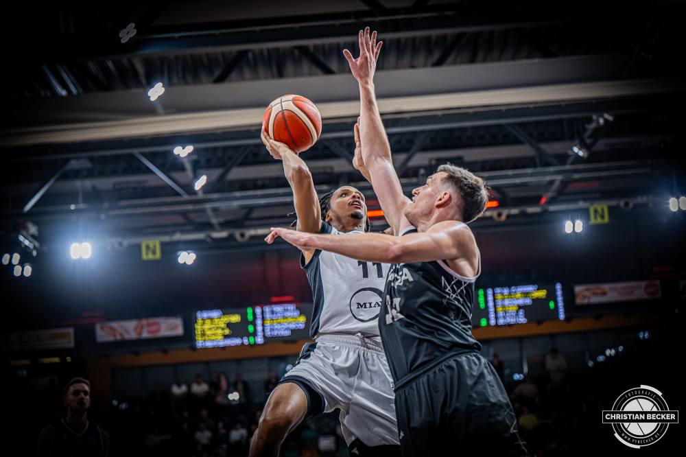 Basketball FIBA Europe Cup, Saison 2025/2026, Herren, Hauptrunde, Gruppenphase, 4. Spieltag, 05.11.2025, RASTA Vechta - CS Valcea 1924
Alonzo Verge (#11 - RASTA Vechta) beim Korbleger
Schlüsselwörter: 05.11.2025;1924;4. Spieltag;Basketball;CS;Cup;Europe;FEC;FIBA;Gruppenphase;Hauptrunde;International;Liga;RASTA;RASTA Dome;Saison 2025/2026;Valcea;Vechta