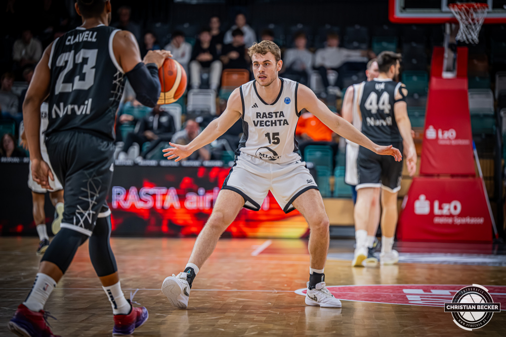 Basketball FIBA Europe Cup, Saison 2025/2026, Herren, Hauptrunde, Gruppenphase, 4. Spieltag, 05.11.2025, RASTA Vechta - CS Valcea 1924
Linus Trettin (#15 - RASTA Vechta) in Aktion
Schlüsselwörter: 05.11.2025;1924;4. Spieltag;Basketball;CS;Cup;Europe;FEC;FIBA;Gruppenphase;Hauptrunde;International;Liga;RASTA;RASTA Dome;Saison 2025/2026;Valcea;Vechta