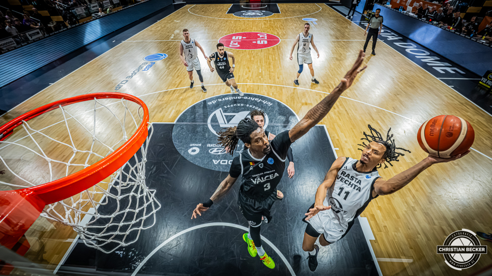 Basketball FIBA Europe Cup, Saison 2025/2026, Herren, Hauptrunde, Gruppenphase, 4. Spieltag, 05.11.2025, RASTA Vechta - CS Valcea 1924
Alonzo Verge (#11 - RASTA Vechta) beim Korbleger
Schlüsselwörter: 05.11.2025;1924;4. Spieltag;Basketball;CS;Cup;Europe;FEC;FIBA;Gruppenphase;Hauptrunde;International;Liga;RASTA;RASTA Dome;Saison 2025/2026;Valcea;Vechta