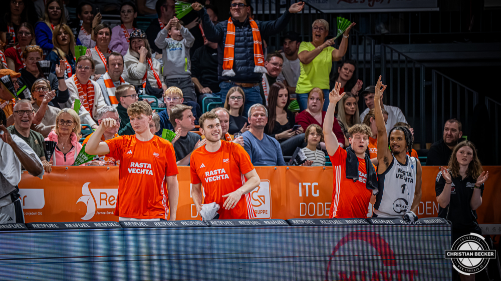 Basketball FIBA Europe Cup, Saison 2025/2026, Herren, Hauptrunde, Gruppenphase, 4. Spieltag, 05.11.2025, RASTA Vechta - CS Valcea 1924
Das Team von RASTA Vechta w&auml;hrend der Partie
Schlüsselwörter: 05.11.2025;1924;4. Spieltag;Basketball;CS;Cup;Europe;FEC;FIBA;Gruppenphase;Hauptrunde;International;Liga;RASTA;RASTA Dome;Saison 2025/2026;Valcea;Vechta