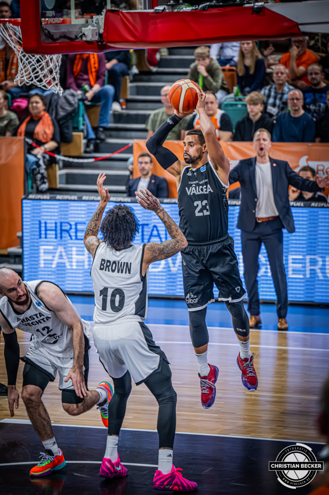 Basketball FIBA Europe Cup, Saison 2025/2026, Herren, Hauptrunde, Gruppenphase, 4. Spieltag, 05.11.2025, RASTA Vechta - CS Valcea 1924
Clavell Lopez (#23 - CS Valcea 1924) in Aktion
Schlüsselwörter: 05.11.2025;1924;4. Spieltag;Basketball;CS;Cup;Europe;FEC;FIBA;Gruppenphase;Hauptrunde;International;Liga;RASTA;RASTA Dome;Saison 2025/2026;Valcea;Vechta