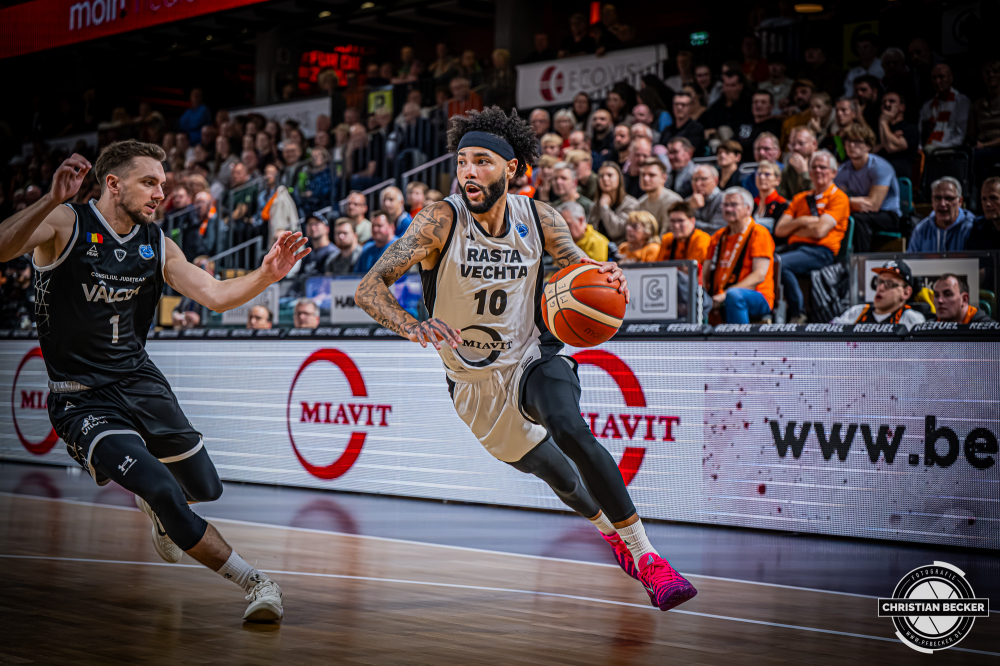 Basketball FIBA Europe Cup, Saison 2025/2026, Herren, Hauptrunde, Gruppenphase, 4. Spieltag, 05.11.2025, RASTA Vechta - CS Valcea 1924
Tevin Brown (#10 - RASTA Vechta) in Aktion
Schlüsselwörter: 05.11.2025;1924;4. Spieltag;Basketball;CS;Cup;Europe;FEC;FIBA;Gruppenphase;Hauptrunde;International;Liga;RASTA;RASTA Dome;Saison 2025/2026;Valcea;Vechta
