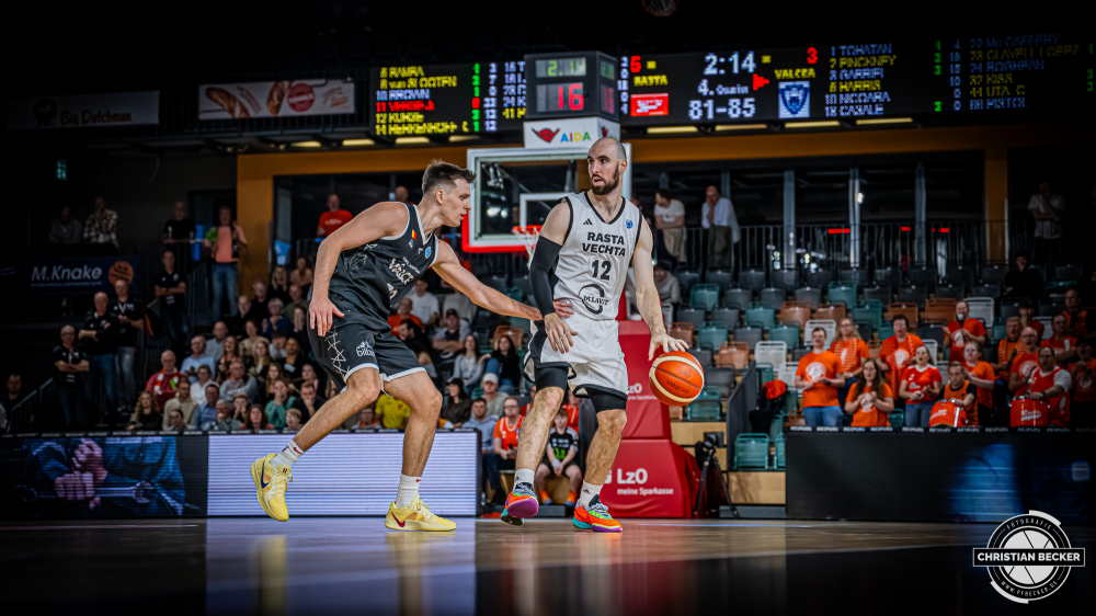 Basketball FIBA Europe Cup, Saison 2025/2026, Herren, Hauptrunde, Gruppenphase, 4. Spieltag, 05.11.2025, RASTA Vechta - CS Valcea 1924
Tommy Kuhse (#12 - RASTA Vechta) in Aktion
Schlüsselwörter: 05.11.2025;1924;4. Spieltag;Basketball;CS;Cup;Europe;FEC;FIBA;Gruppenphase;Hauptrunde;International;Liga;RASTA;RASTA Dome;Saison 2025/2026;Valcea;Vechta