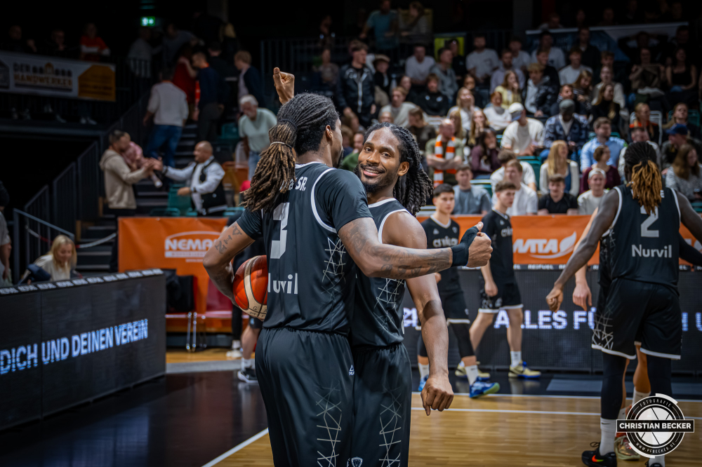 Basketball FIBA Europe Cup, Saison 2025/2026, Herren, Hauptrunde, Gruppenphase, 4. Spieltag, 05.11.2025, RASTA Vechta - CS Valcea 1924
Das Team von CS Valcea 1924 nach der Partie
Schlüsselwörter: 05.11.2025;1924;4. Spieltag;Basketball;CS;Cup;Europe;FEC;FIBA;Gruppenphase;Hauptrunde;International;Liga;RASTA;RASTA Dome;Saison 2025/2026;Valcea;Vechta