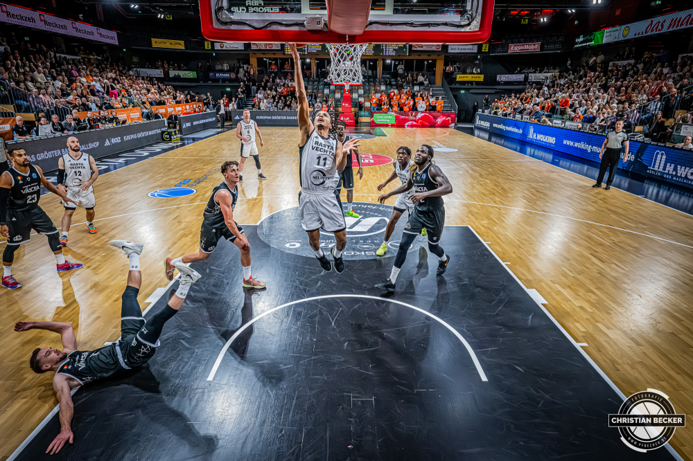 Basketball FIBA Europe Cup, Saison 2025/2026, Herren, Hauptrunde, Gruppenphase, 4. Spieltag, 05.11.2025, RASTA Vechta - CS Valcea 1924
Alonzo Verge (#11 - RASTA Vechta) beim Korbleger
Schlüsselwörter: 05.11.2025;1924;4. Spieltag;Basketball;CS;Cup;Europe;FEC;FIBA;Gruppenphase;Hauptrunde;International;Liga;RASTA;RASTA Dome;Saison 2025/2026;Valcea;Vechta