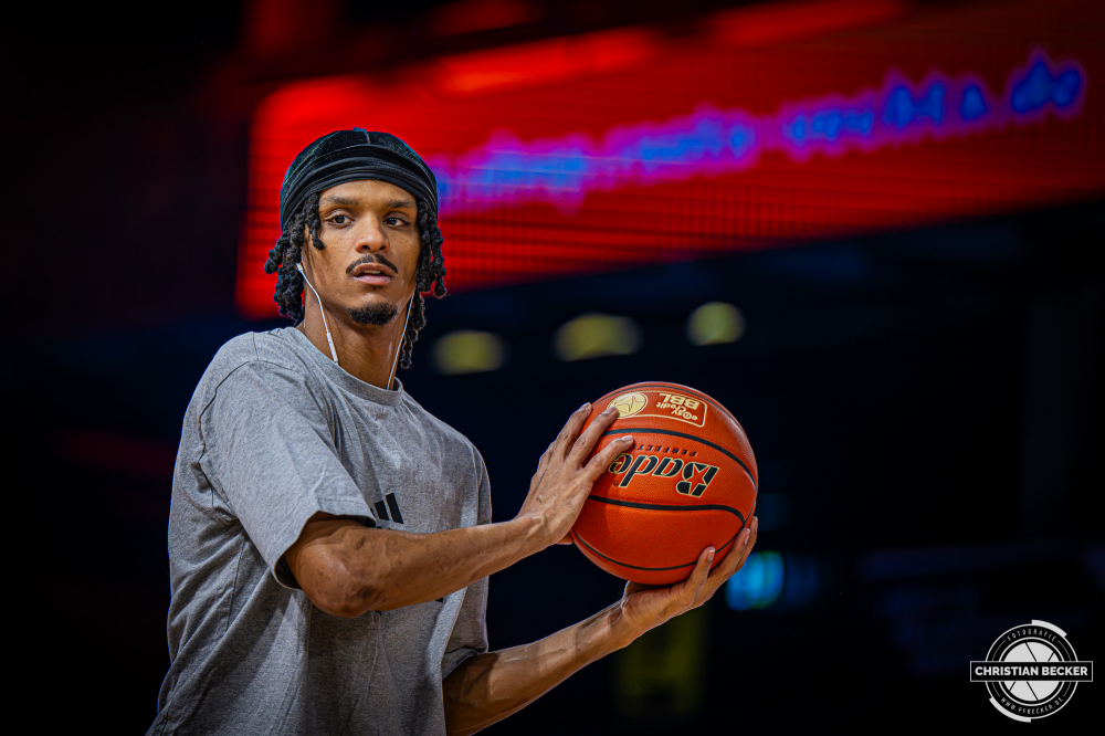 1. Basketball Bundesliga, easyCredit BBL, Saison 2025/2026, Herren, Hauptrunde, 7. Spieltag, 09.11.2025, RASTA Vechta - FC Bayern M&uuml;nchen Basketball
Alonzo Verge (#11 - RASTA Vechta) vor der Partie
Schlüsselwörter: 09.11.2025;1. Bundesliga;7. Spieltag;BBL;Basketball;Bayern;FC;Hauptrunde;Liga;Muenchen;M&uuml;nchen;RASTA;RASTA Dome;Saison 2025/2026;Vechta;easycredit