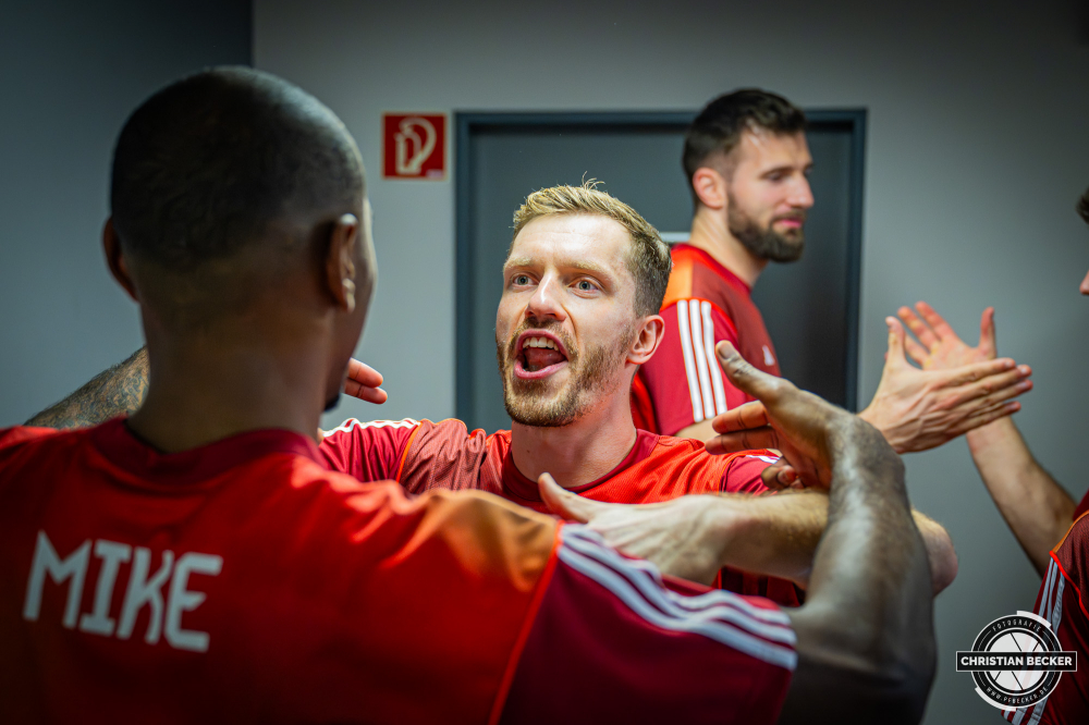 1. Basketball Bundesliga, easyCredit BBL, Saison 2025/2026, Herren, Hauptrunde, 7. Spieltag, 09.11.2025, RASTA Vechta - FC Bayern M&uuml;nchen Basketball
Andreas Obst (#13 - FC Bayern M&uuml;nchen Basketball) vor der Partie
Schlüsselwörter: 09.11.2025;1. Bundesliga;7. Spieltag;BBL;Basketball;Bayern;FC;Hauptrunde;Liga;Muenchen;M&uuml;nchen;RASTA;RASTA Dome;Saison 2025/2026;Vechta;easycredit