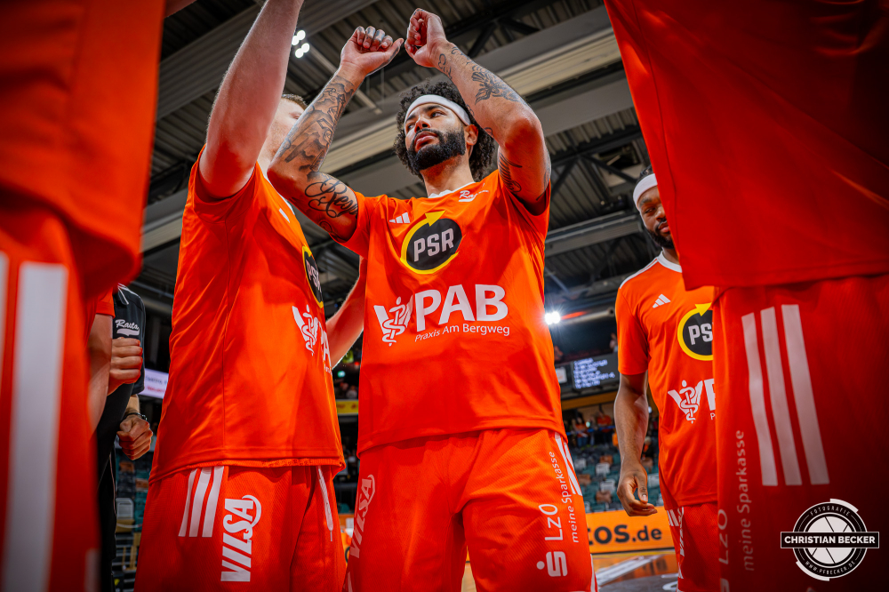 1. Basketball Bundesliga, easyCredit BBL, Saison 2025/2026, Herren, Hauptrunde, 7. Spieltag, 09.11.2025, RASTA Vechta - FC Bayern M&uuml;nchen Basketball
Tevin Brown (#10 - RASTA Vechta) vor der Partie
Schlüsselwörter: 09.11.2025;1. Bundesliga;7. Spieltag;BBL;Basketball;Bayern;FC;Hauptrunde;Liga;Muenchen;M&uuml;nchen;RASTA;RASTA Dome;Saison 2025/2026;Vechta;easycredit