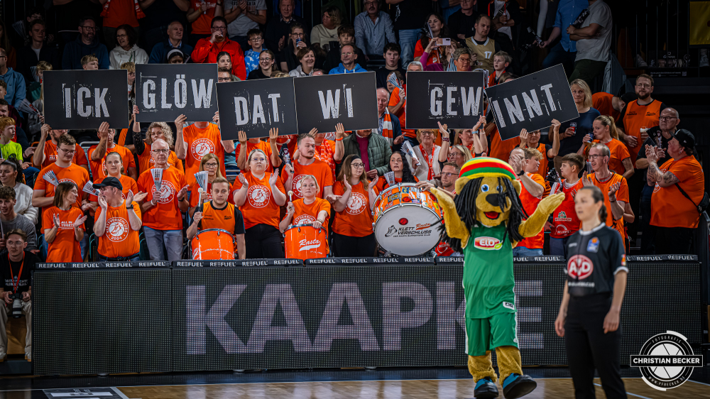 1. Basketball Bundesliga, easyCredit BBL, Saison 2025/2026, Herren, Hauptrunde, 7. Spieltag, 09.11.2025, RASTA Vechta - FC Bayern M&uuml;nchen Basketball
Klettverschluss (Fanclub - RASTA Vechta) vor der Partie
Schlüsselwörter: 09.11.2025;1. Bundesliga;7. Spieltag;BBL;Basketball;Bayern;FC;Hauptrunde;Liga;Muenchen;M&uuml;nchen;RASTA;RASTA Dome;Saison 2025/2026;Vechta;easycredit