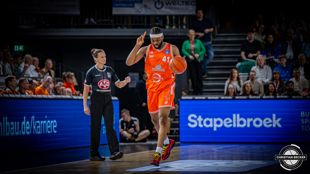 1. Basketball Bundesliga, easyCredit BBL, Saison 2025/2026, Herren, Hauptrunde, 7. Spieltag, 09.11.2025, RASTA Vechta - FC Bayern M&uuml;nchen Basketball
Lloyd Pandi (#41 - RASTA Vechta) w&auml;hrend der Partie
Schlüsselwörter: 09.11.2025;1. Bundesliga;7. Spieltag;BBL;Basketball;Bayern;FC;Hauptrunde;Liga;Muenchen;M&uuml;nchen;RASTA;RASTA Dome;Saison 2025/2026;Vechta;easycredit