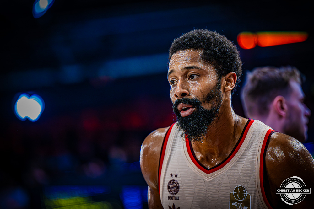 1. Basketball Bundesliga, easyCredit BBL, Saison 2025/2026, Herren, Hauptrunde, 7. Spieltag, 09.11.2025, RASTA Vechta - FC Bayern M&uuml;nchen Basketball
Spencer Dinwiddie (#26 - FC Bayern M&uuml;nchen Basketball) w&auml;hrend der Partie
Schlüsselwörter: 09.11.2025;1. Bundesliga;7. Spieltag;BBL;Basketball;Bayern;FC;Hauptrunde;Liga;Muenchen;M&uuml;nchen;RASTA;RASTA Dome;Saison 2025/2026;Vechta;easycredit