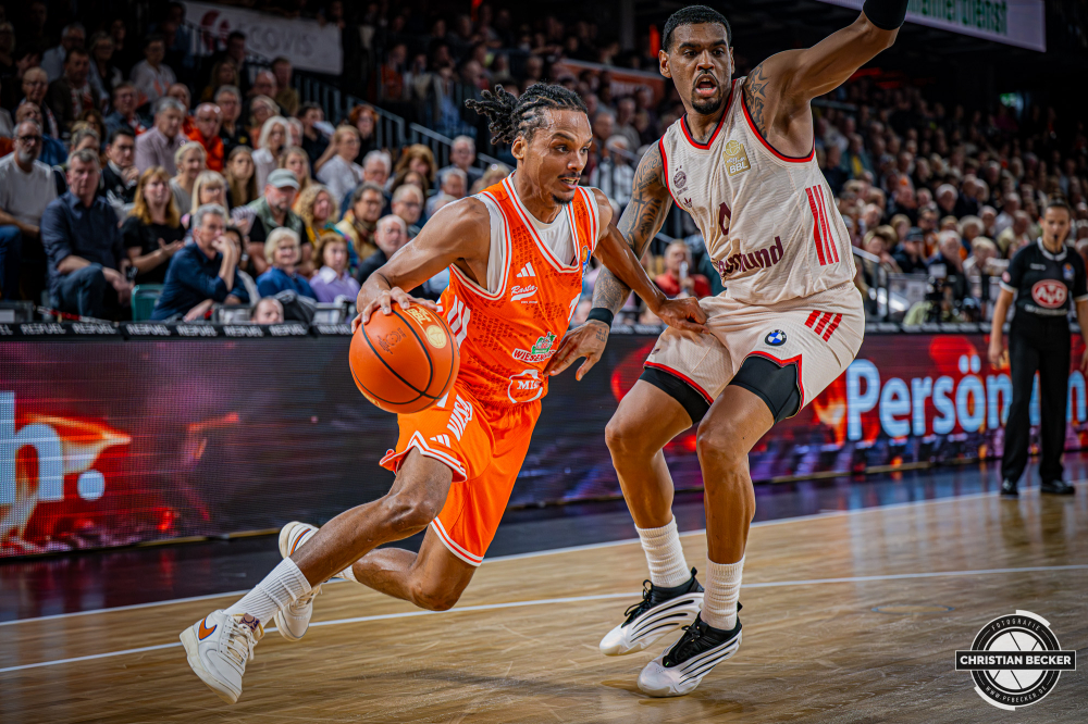 1. Basketball Bundesliga, easyCredit BBL, Saison 2025/2026, Herren, Hauptrunde, 7. Spieltag, 09.11.2025, RASTA Vechta - FC Bayern M&uuml;nchen Basketball
Alonzo Verge (#11 - RASTA Vechta) in Aktion
Schlüsselwörter: 09.11.2025;1. Bundesliga;7. Spieltag;BBL;Basketball;Bayern;FC;Hauptrunde;Liga;Muenchen;M&uuml;nchen;RASTA;RASTA Dome;Saison 2025/2026;Vechta;easycredit