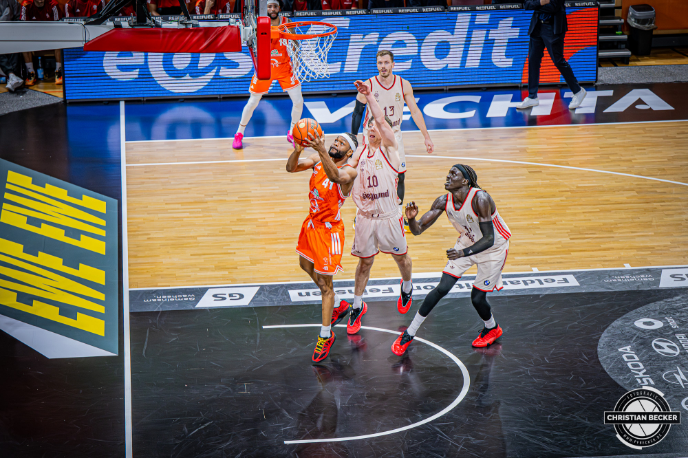 1. Basketball Bundesliga, easyCredit BBL, Saison 2025/2026, Herren, Hauptrunde, 7. Spieltag, 09.11.2025, RASTA Vechta - FC Bayern M&uuml;nchen Basketball
Lloyd Pandi (#41 - RASTA Vechta) beim Korbleger
Schlüsselwörter: 09.11.2025;1. Bundesliga;7. Spieltag;BBL;Basketball;Bayern;FC;Hauptrunde;Liga;Muenchen;M&uuml;nchen;RASTA;RASTA Dome;Saison 2025/2026;Vechta;easycredit