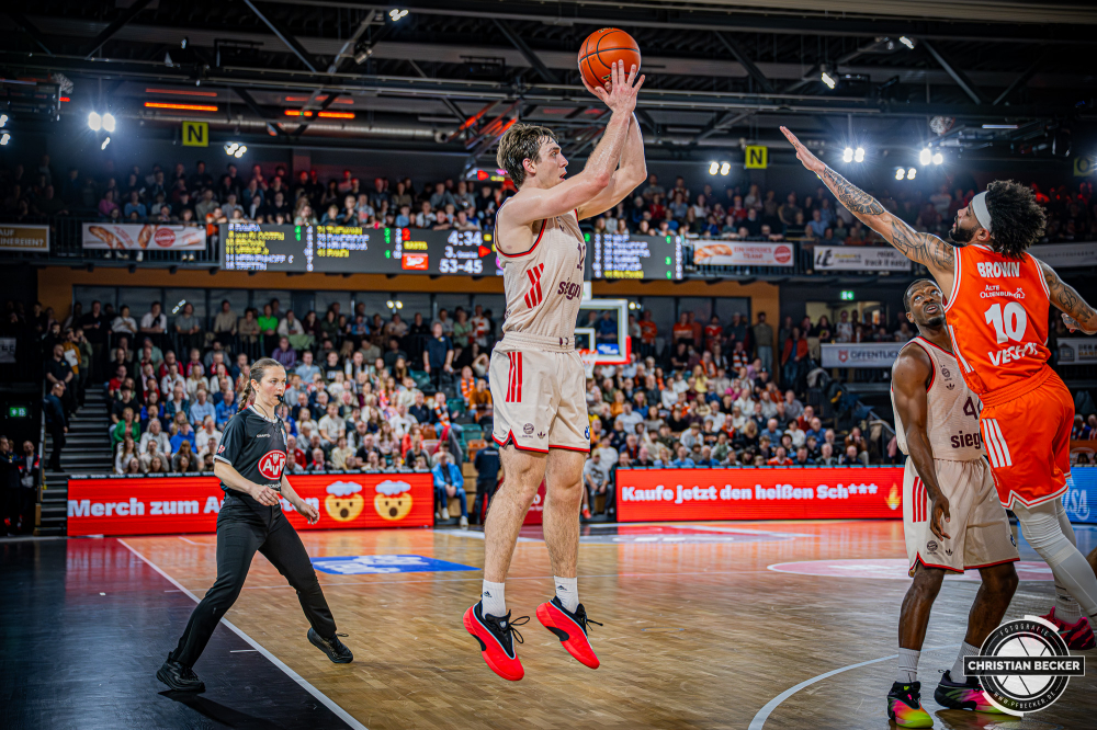 1. Basketball Bundesliga, easyCredit BBL, Saison 2025/2026, Herren, Hauptrunde, 7. Spieltag, 09.11.2025, RASTA Vechta - FC Bayern M&uuml;nchen Basketball
Justinian Jessup (#10 - FC Bayern M&uuml;nchen Basketball) beim Jumpshot
Schlüsselwörter: 09.11.2025;1. Bundesliga;7. Spieltag;BBL;Basketball;Bayern;FC;Hauptrunde;Liga;Muenchen;M&uuml;nchen;RASTA;RASTA Dome;Saison 2025/2026;Vechta;easycredit