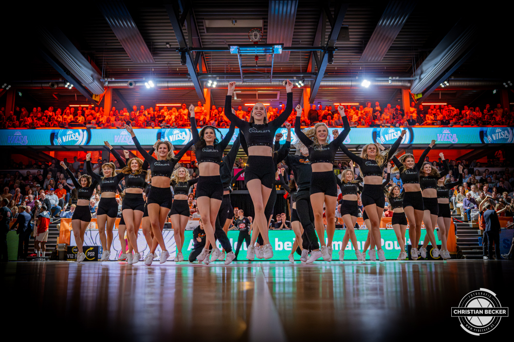 1. Basketball Bundesliga, easyCredit BBL, Saison 2025/2026, Herren, Hauptrunde, 7. Spieltag, 09.11.2025, RASTA Vechta - FC Bayern M&uuml;nchen Basketball
Marleys (Cheerleader - RASTA Vechta) w&auml;hrend der Partie
Schlüsselwörter: 09.11.2025;1. Bundesliga;7. Spieltag;BBL;Basketball;Bayern;FC;Hauptrunde;Liga;Muenchen;M&uuml;nchen;RASTA;RASTA Dome;Saison 2025/2026;Vechta;easycredit