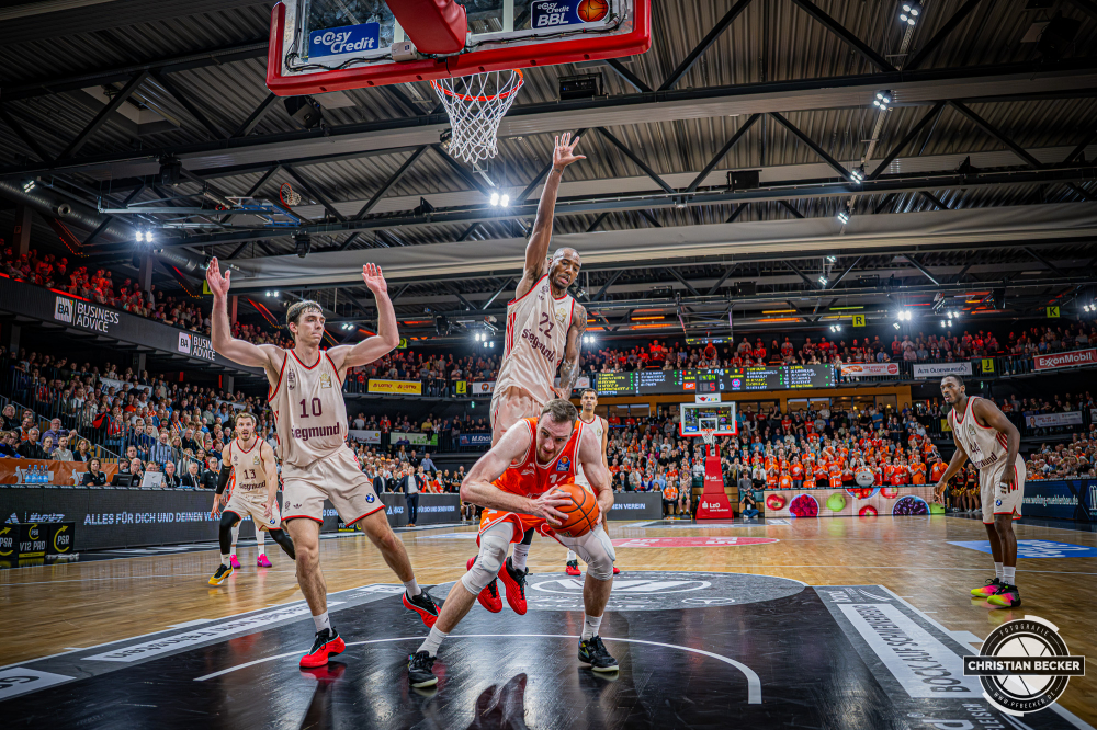 1. Basketball Bundesliga, easyCredit BBL, Saison 2025/2026, Herren, Hauptrunde, 7. Spieltag, 09.11.2025, RASTA Vechta - FC Bayern M&uuml;nchen Basketball
Philipp Herkenhoff (#14 - RASTA Vechta) in Aktion
Schlüsselwörter: 09.11.2025;1. Bundesliga;7. Spieltag;BBL;Basketball;Bayern;FC;Hauptrunde;Liga;Muenchen;M&uuml;nchen;RASTA;RASTA Dome;Saison 2025/2026;Vechta;easycredit