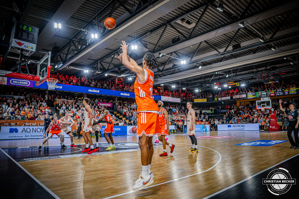 1. Basketball Bundesliga, easyCredit BBL, Saison 2025/2026, Herren, Hauptrunde, 7. Spieltag, 09.11.2025, RASTA Vechta - FC Bayern M&uuml;nchen Basketball
Alonzo Verge (#11 - RASTA Vechta) beim Jumpshot
Schlüsselwörter: 09.11.2025;1. Bundesliga;7. Spieltag;BBL;Basketball;Bayern;FC;Hauptrunde;Liga;Muenchen;M&uuml;nchen;RASTA;RASTA Dome;Saison 2025/2026;Vechta;easycredit