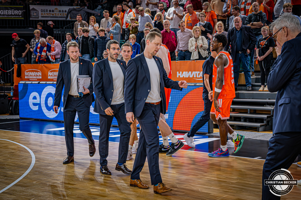 1. Basketball Bundesliga, easyCredit BBL, Saison 2025/2026, Herren, Hauptrunde, 7. Spieltag, 09.11.2025, RASTA Vechta - FC Bayern M&uuml;nchen Basketball
Christian Held (Head-Coach - RASTA Vechta) nach der Partie
Schlüsselwörter: 09.11.2025;1. Bundesliga;7. Spieltag;BBL;Basketball;Bayern;FC;Hauptrunde;Liga;Muenchen;M&uuml;nchen;RASTA;RASTA Dome;Saison 2025/2026;Vechta;easycredit